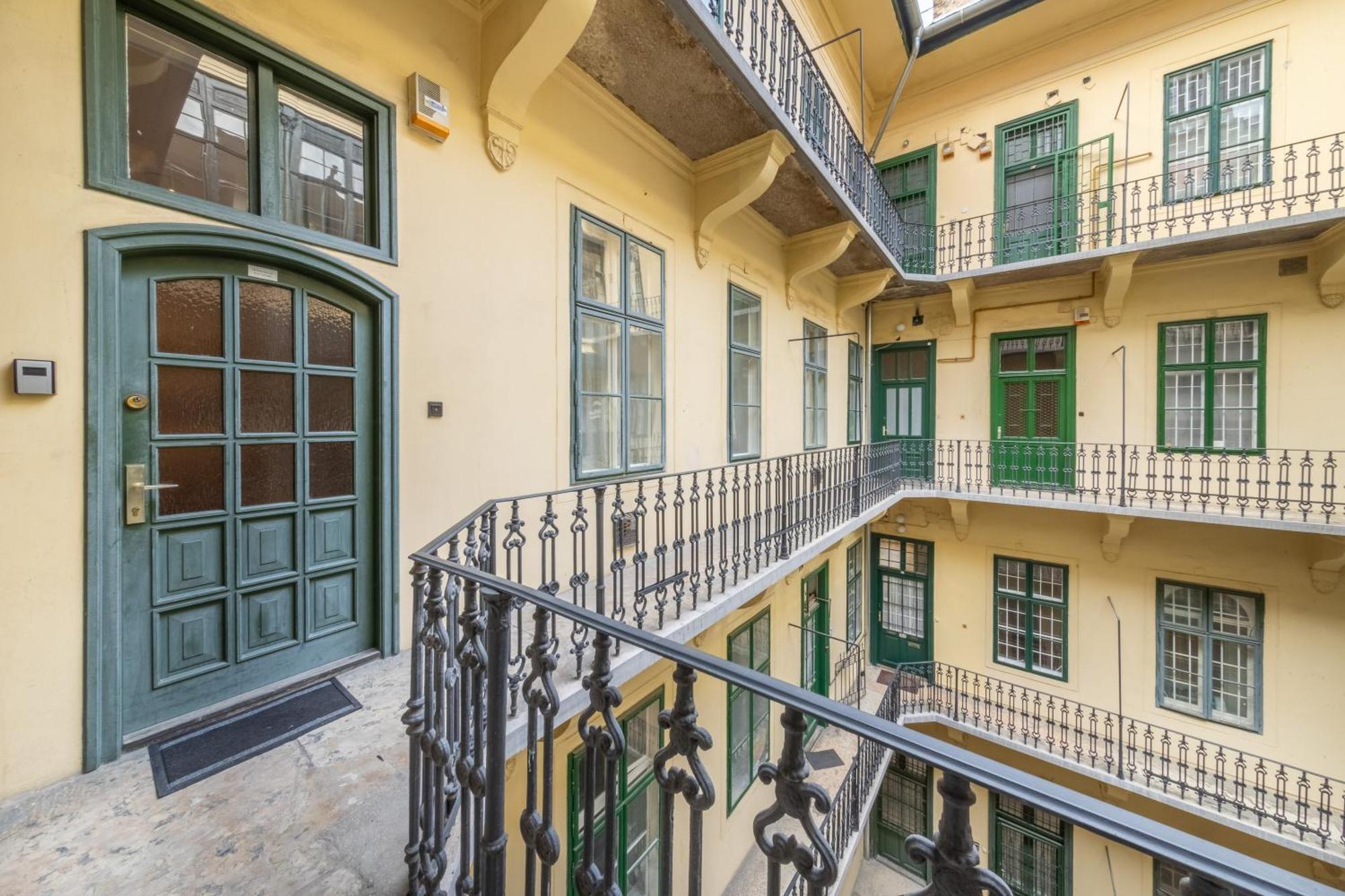 Hungarian Souvenir Apartment Budapest Luaran gambar